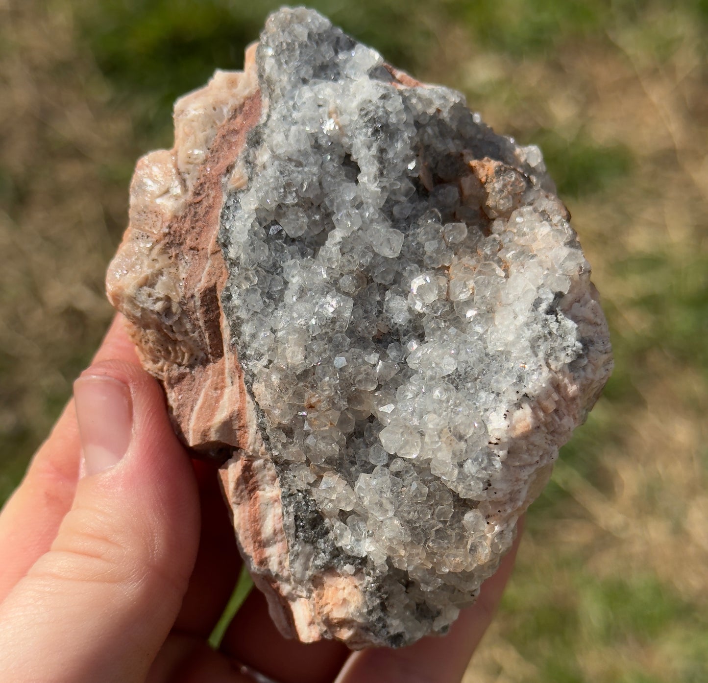 Uv Reactive Calcite on Matrix