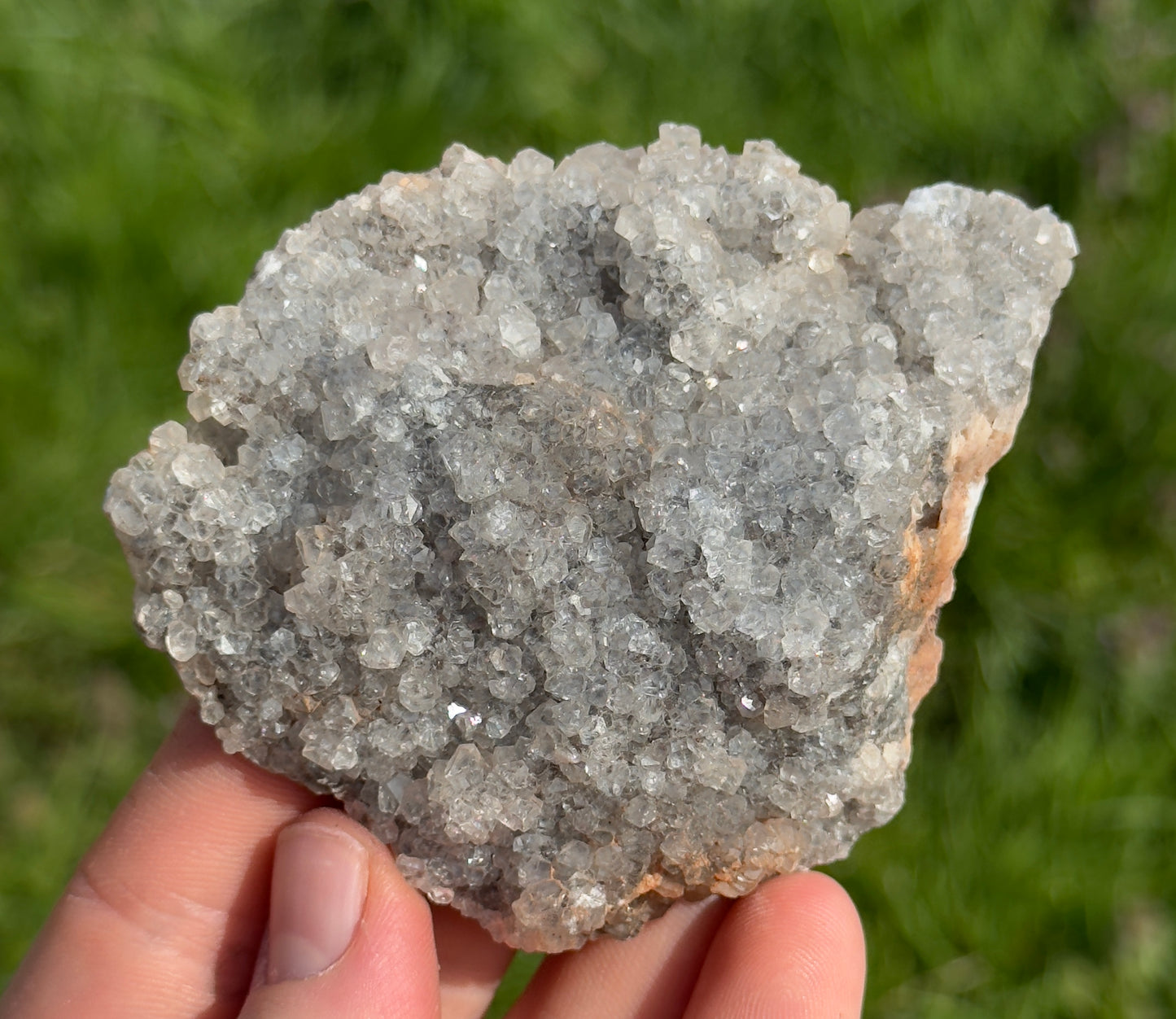 Uv Reactive Calcite on Matrix
