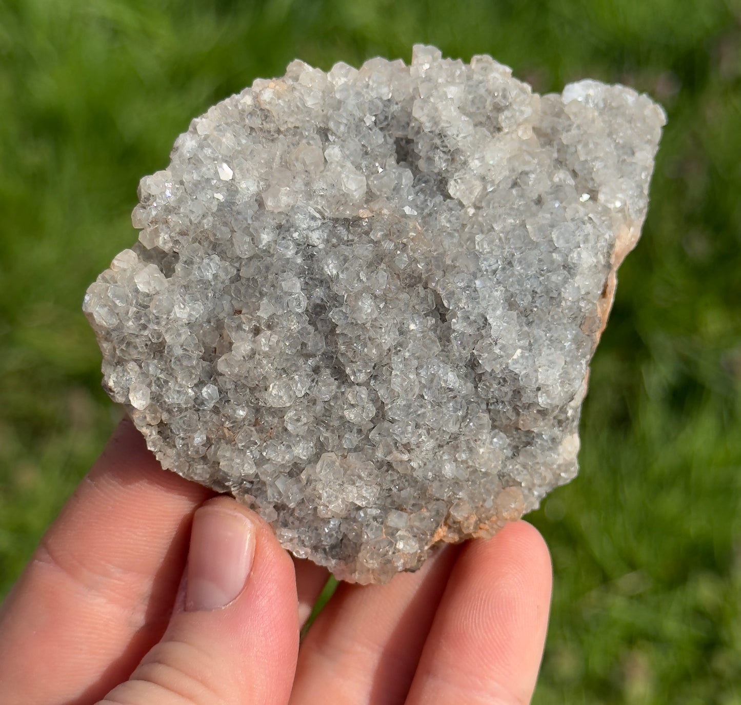 Uv Reactive Calcite on Matrix