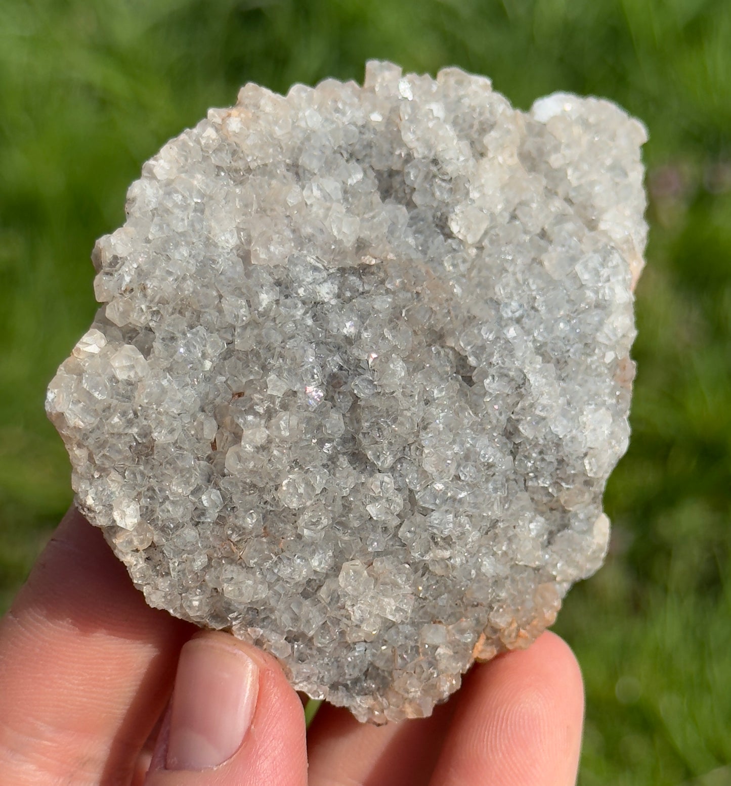 Uv Reactive Calcite on Matrix