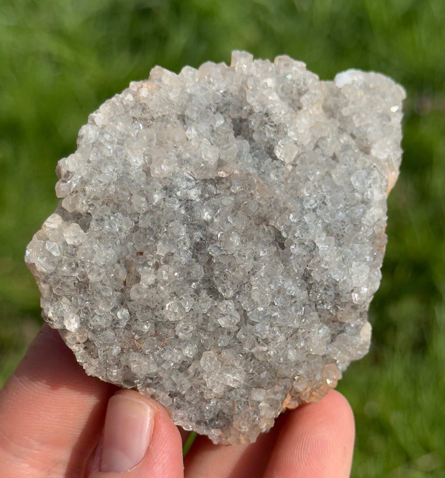 Uv Reactive Calcite on Matrix